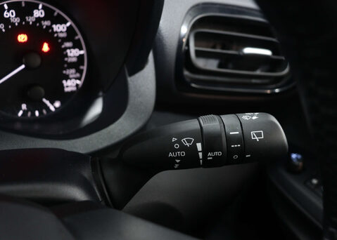 Toyota Yaris 1.5 Yaris Icon HEV CVT 5dr 33