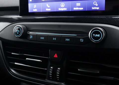 Ford Focus 1.0 Focus ST-Line X Auto 5dr 28