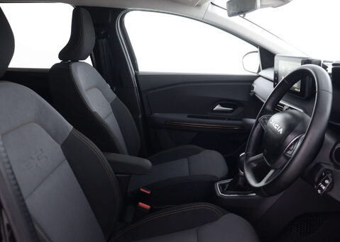 Dacia Jogger 1.6 Jogger Extreme HEV Auto 5dr 31