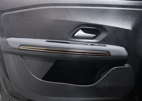 Dacia Jogger 1.6 Jogger Extreme HEV Auto 5dr 37