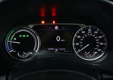 Nissan Juke 1.6 Juke N-Connecta HEV CVT 5dr 17