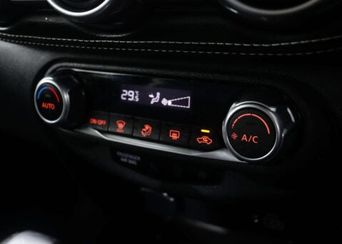 Nissan Juke 1.6 Juke N-Connecta HEV CVT 5dr 27