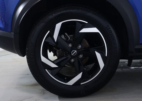 Nissan Juke 1.6 Juke N-Connecta HEV CVT 5dr 13