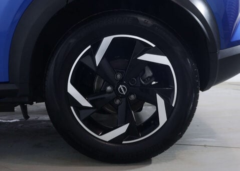 Nissan Juke 1.6 Juke N-Connecta HEV CVT 5dr 16