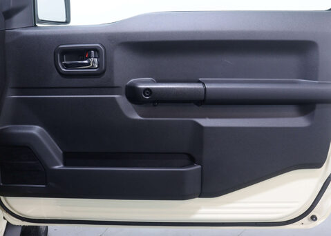 Suzuki Jimny SZ5 4X4 41