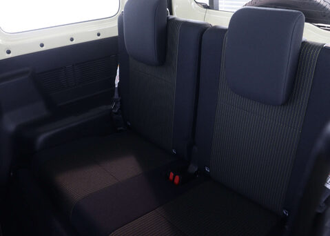 Suzuki Jimny SZ5 4X4 46