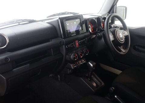 Suzuki Jimny SZ5 4X4 42
