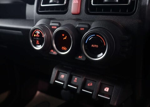 Suzuki Jimny SZ5 4X4 29