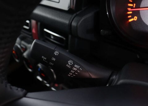 Suzuki Jimny SZ5 4X4 36