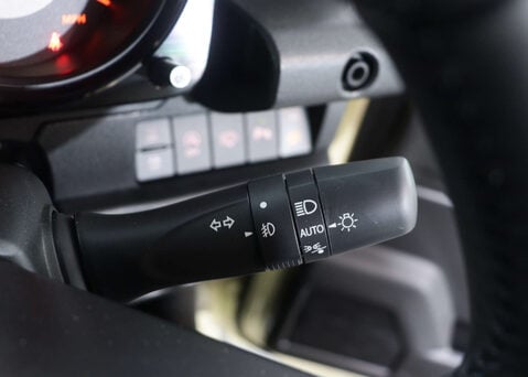 Suzuki Jimny SZ5 4X4 37