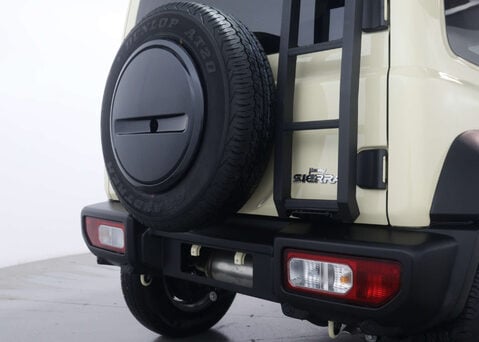 Suzuki Jimny SZ5 4X4 17