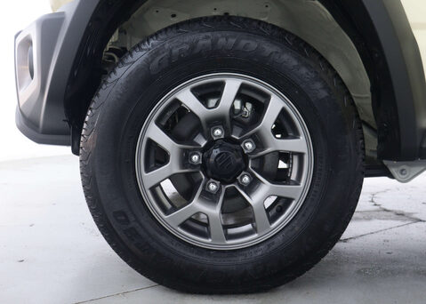 Suzuki Jimny SZ5 4X4 21