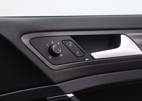 Volkswagen Golf 2.0 Golf GTi Performance TSi Semi-Auto 5dr 33