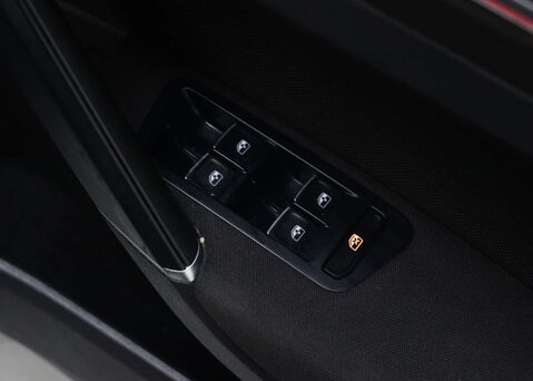 Volkswagen Golf 2.0 Golf GTi Performance TSi Semi-Auto 5dr 34