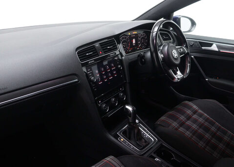 Volkswagen Golf 2.0 Golf GTi Performance TSi Semi-Auto 5dr 39