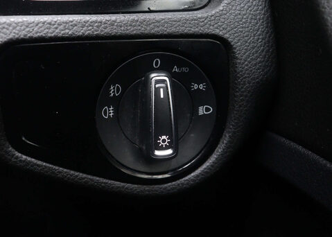 Volkswagen Golf 2.0 Golf GTi Performance TSi Semi-Auto 5dr 32