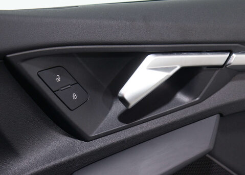 Audi A3 1.0 A3 Sportback 30 TFSI MHEV S Line Semi-Auto 5dr 39