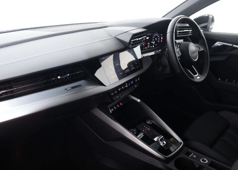 Audi A3 1.0 A3 Sportback 30 TFSI MHEV S Line Semi-Auto 5dr 44