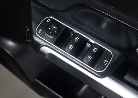 Mercedes-Benz GLB 1.3 GLB 200 AMG Line Auto 5dr 37