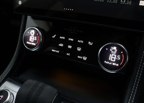 Jaguar F-Pace 2.0 F-PACE R-Dynamic S D MHEV AWD Auto 4WD 5dr 31