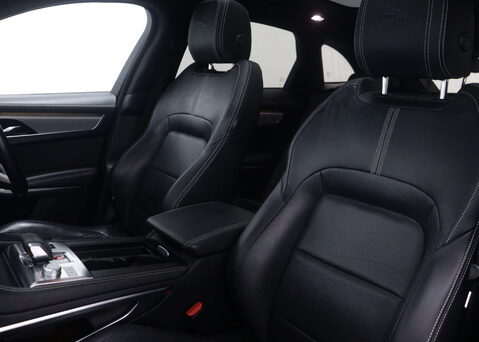 Jaguar F-Pace 2.0 F-PACE R-Dynamic S D MHEV AWD Auto 4WD 5dr 46