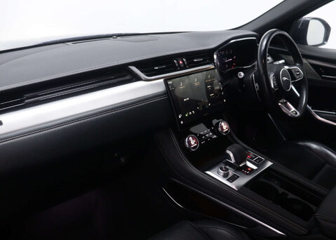 Jaguar F-Pace 2.0 F-PACE R-Dynamic S D MHEV AWD Auto 4WD 5dr 44