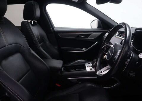 Jaguar F-Pace 2.0 F-PACE R-Dynamic S D MHEV AWD Auto 4WD 5dr 42