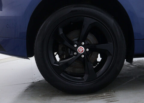 Jaguar F-Pace 2.0 F-PACE R-Dynamic S D MHEV AWD Auto 4WD 5dr 13