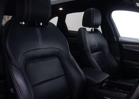 Jaguar F-Pace 2.0 F-PACE R-Dynamic S D MHEV AWD Auto 4WD 5dr 43