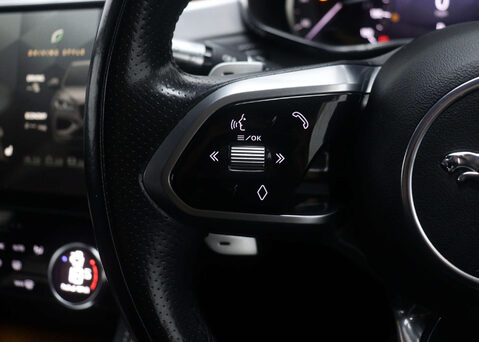 Jaguar F-Pace 2.0 F-PACE R-Dynamic S D MHEV AWD Auto 4WD 5dr 35