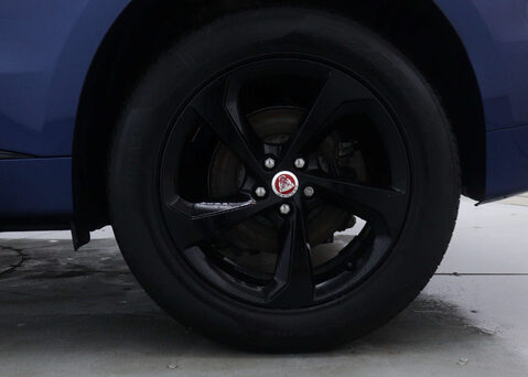 Jaguar F-Pace 2.0 F-PACE R-Dynamic S D MHEV AWD Auto 4WD 5dr 16