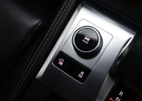 Jaguar F-Pace 2.0 F-PACE R-Dynamic S D MHEV AWD Auto 4WD 5dr 32