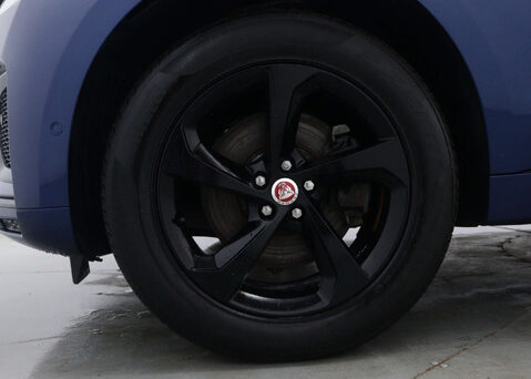 Jaguar F-Pace 2.0 F-PACE R-Dynamic S D MHEV AWD Auto 4WD 5dr 15