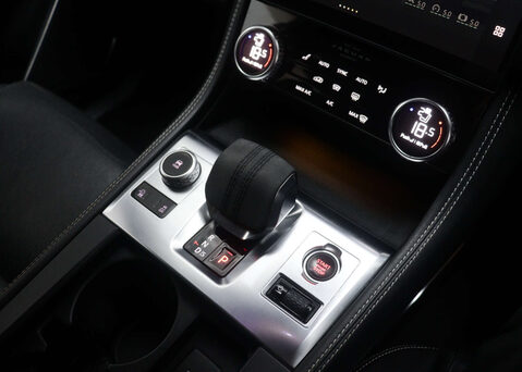 Jaguar F-Pace 2.0 F-PACE R-Dynamic S D MHEV AWD Auto 4WD 5dr 34