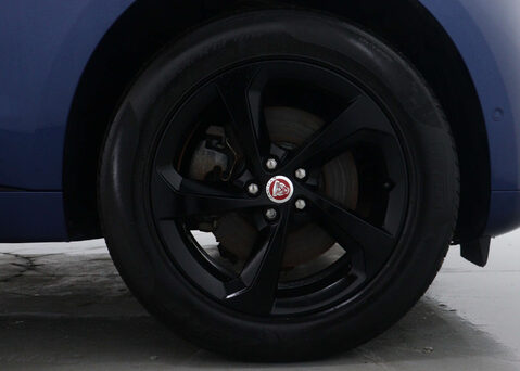 Jaguar F-Pace 2.0 F-PACE R-Dynamic S D MHEV AWD Auto 4WD 5dr 14