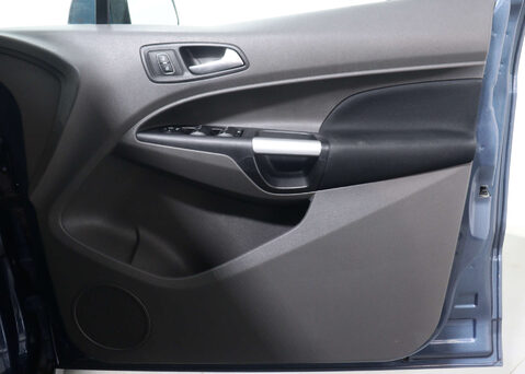 Ford Tourneo Connect 1.5 Tourneo Connect Grand Titanium TDCi Auto 5dr 37