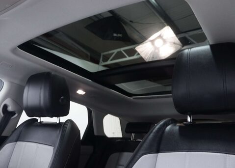 Land Rover Range Rover Evoque 2.0 Range Rover Evoque R-Dynamic SE Auto 4WD 5dr 56