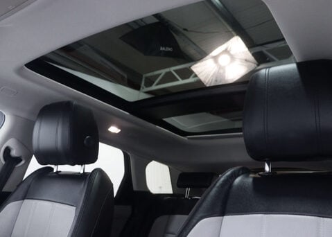 Land Rover Range Rover Evoque 2.0 Range Rover Evoque R-Dynamic SE Auto 4WD 5dr 52