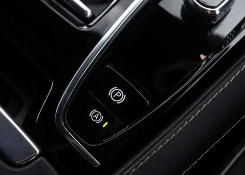 Volvo V60 2.0 V60 R-Design T6 Recharge AWD Auto 4WD 5dr 33