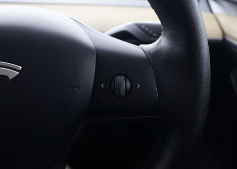 Tesla Model Y ModeL Y Long Range AWD 4WD 5dr 31