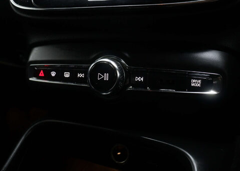 Volvo XC40 1.5 XC40 R-Design T3 Auto 5dr 29