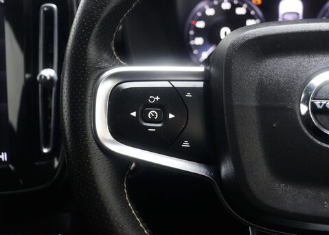 Volvo XC40 1.5 XC40 R-Design T3 Auto 5dr 33