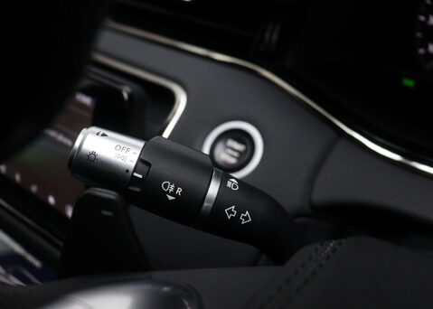 Land Rover Range Rover Evoque 2.0 Range Rover Evoque R-Dynamic SE Auto 4WD 5dr 38