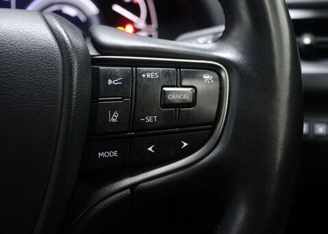 Lexus Ux 2.0 UX 250H F Sport Design 4x2 CVT 5dr 39