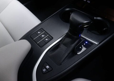 Lexus Ux 2.0 UX 250H F Sport Design 4x2 CVT 5dr 32