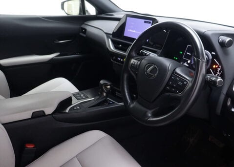 Lexus Ux 2.0 UX 250H F Sport Design 4x2 CVT 5dr 42