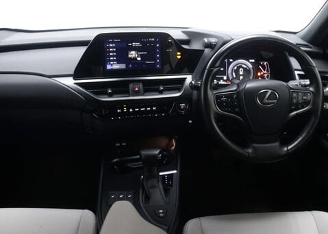 Lexus Ux 2.0 UX 250H F Sport Design 4x2 CVT 5dr 19