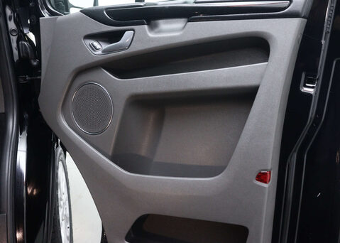 Ford Tourneo Custom 2.0 Tourneo Custom 320 Titanium EcoBlue Auto L2 4dr 33