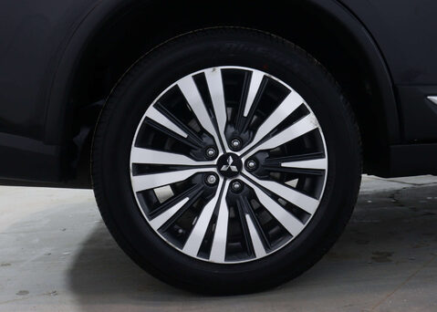 Mitsubishi Outlander 2.0 Outlander Exceed CVT 4WD 5dr 13