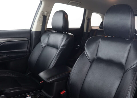 Mitsubishi Outlander 2.0 Outlander Exceed CVT 4WD 5dr 46